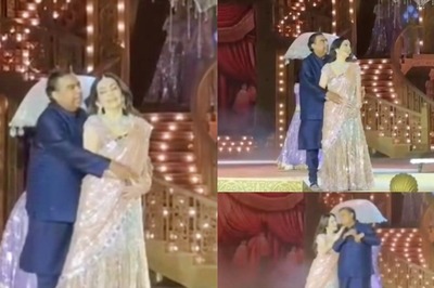 Mukesh Ambani, Nita Ambani Pack in the Romance as They Dance on Pyar Hua Ikrar Hua; Watch Video