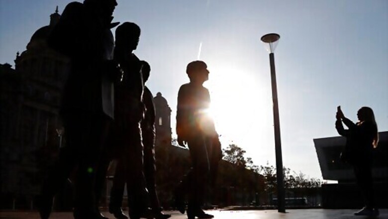 Virus Curbs Widen England's North-south Rift, Stir Animosity
