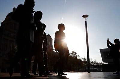 Virus Curbs Widen England's North-south Rift, Stir Animosity