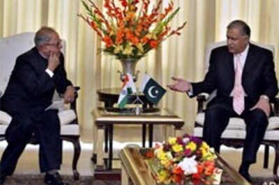 Pranab, Pervez discuss 'forward' plan