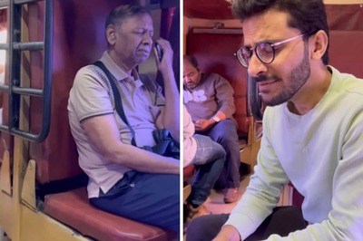 Watch: Man Singing Kishore Kumar Track Brings Smile On Elderly Passenger's Face