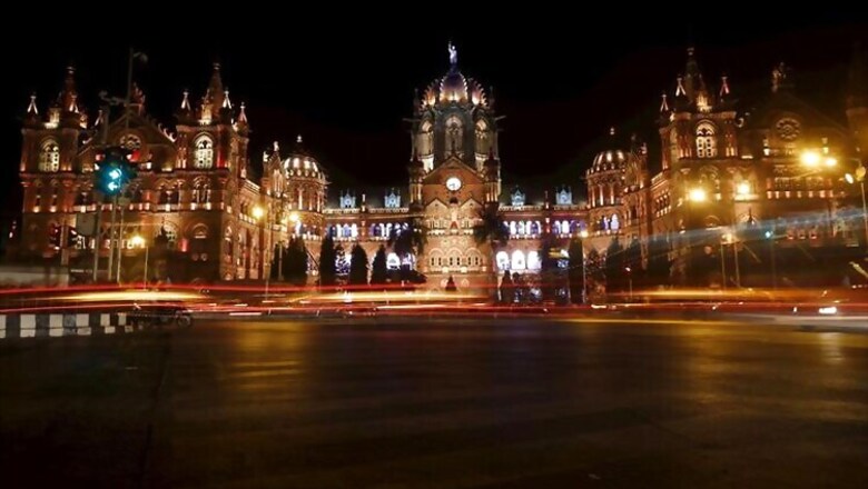 Shiv Sena MLA holds up train demanding berth of his choice