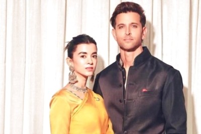 Hrithik Roshan and Saba Azad Brutally Mobbed After Their Movie Date; Video Goes Viral