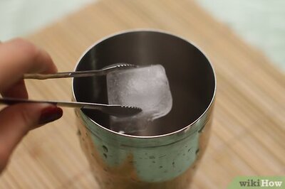 How to Make an Apricot Lady Cocktail