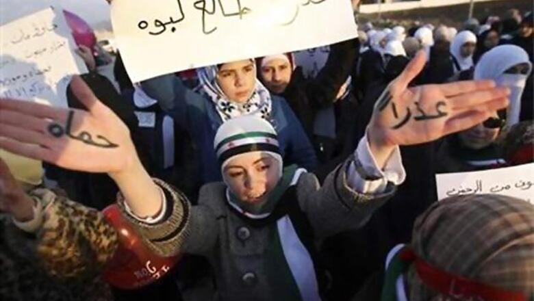 Syria extends crackdown, refugees flee