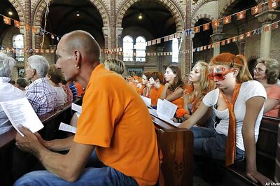Dutch and Spanish fans hopeful at WC final