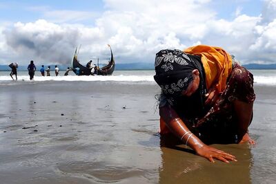 Two Thousand Rohingya Wait at Myanmar Coast to Cross Over to Safety
