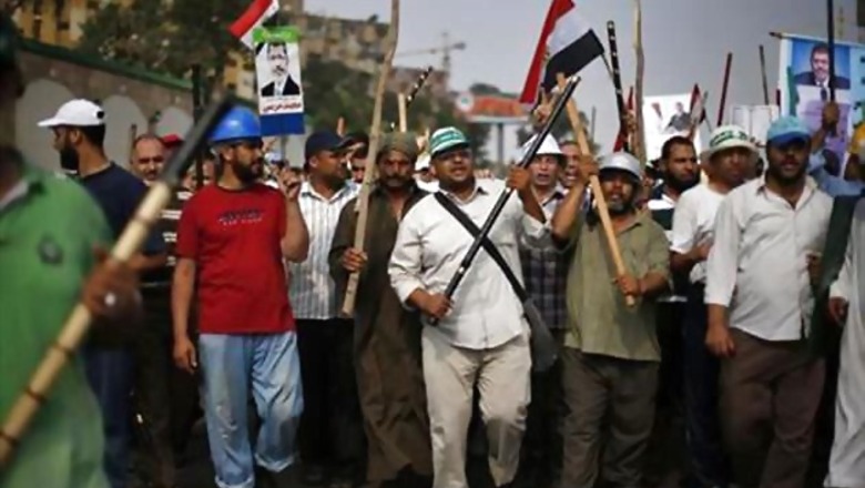 42 dead in Cairo clashes, army blames Morsi supporters