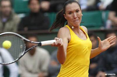 Jankovic struggles past Kanepi to reach 3rd round