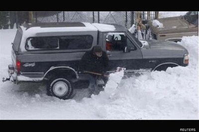 Blizzard chills end of US holiday shopping
