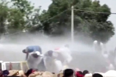 Protesting Outside CM Amarinder's Residence, AAP Workers Dispersed Using Water Cannons