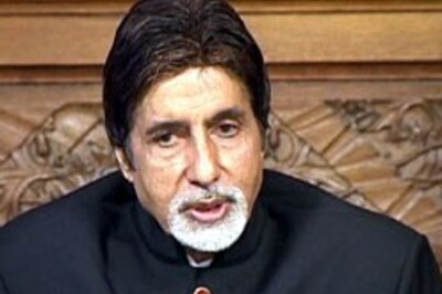 IIFA: Big B takes Leeds by storm