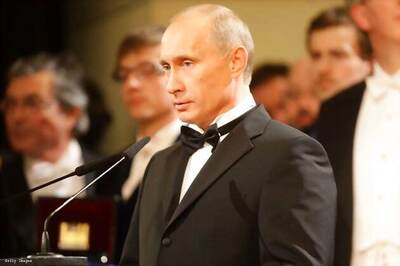 Putin declares Crimea 'sovereign and independent'