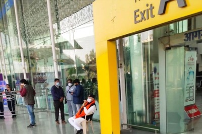 PM Modi's Brother Prahlad Stages Dharna at Lucknow Airport Over Police 'Stopping Supporters'