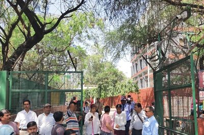 News18 Afternoon Digest: 90+ Schools In Delhi-NCR Receive Bomb Threat, Students Sent Home And Other Top Stories