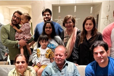 Salman Khan And Family Get Together For Father Salim Khan's Birthday; Make For A Perfect Khandaan