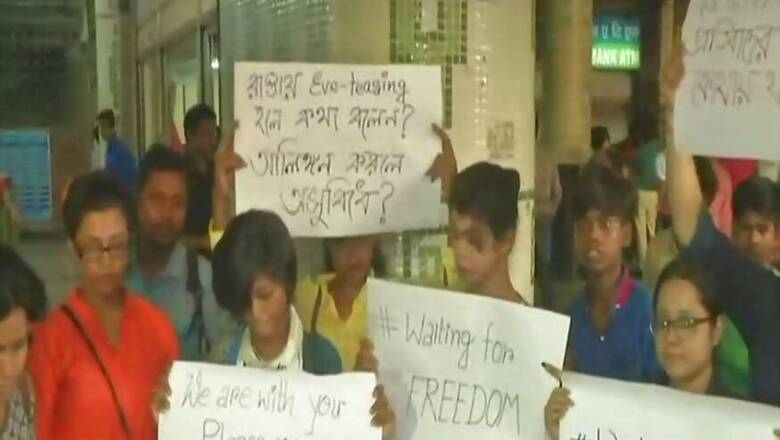 In Case of Moral Policing, Couple Pushed Out of Kolkata Metro For Standing 'Too Close'