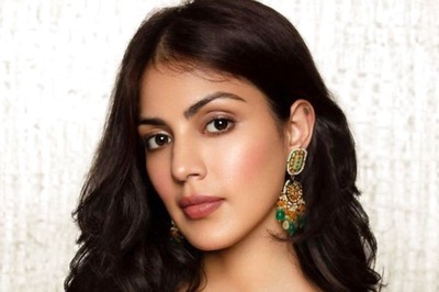 Rhea Chakraborty Oozes Glamour in Fusion Saree Look, See Pics