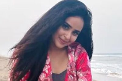 Tamil TV Actress Kanmani Manoharan Looks Stunning In Pink Floral Outfit On The Beach