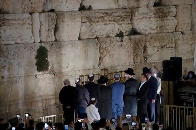 Holocaust Survivors Mark Hanukkah At Jerusalem Western Wall