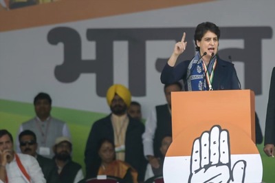 Priyanka Vadra Slams Central Government over Dearness Allowance Cuts of Employees and Pensioners