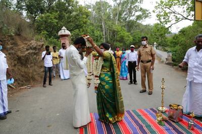 Health Officials Replace Priests, Highway Amid Forests as Venue: A Unique Wedding on Kerala-TN Border