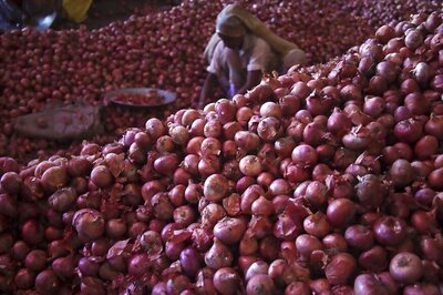 Onions Continue to Burn a Hole in Pockets of Delhiites as Prices Soar to Rs 100 per kg, Centre Looks to Import