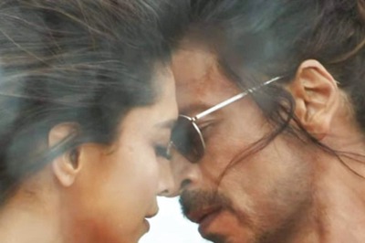 Shah Rukh Khan and Deepika Padukone Have A Kiss Scene In Pathaan? SRK Says 'Kick Karne...'