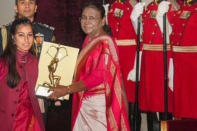 National Sports Awards: Para-archer Sheetal Devi Receives Arjuna Award from President Droupadi Murmu