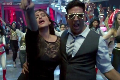 Watch: New song 'Blame the night' from Sonakshi Sinha and Akshay Kumar's latest film, 'Holiday'
