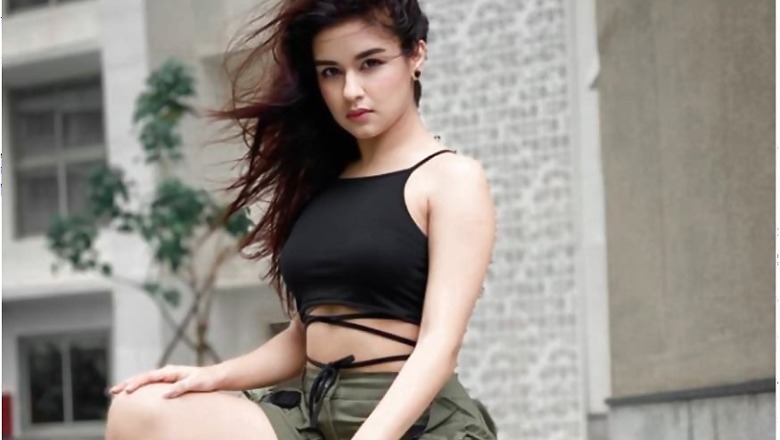Aladdin Actress Avneet Kaur Scores 74% in HSC Board Examinations