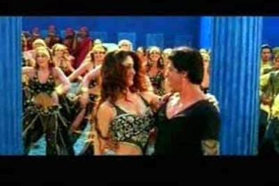 Bollywood babes battle it out in Billu Barber