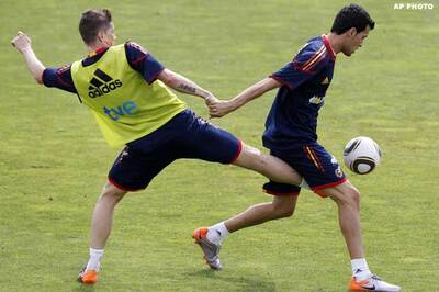 Torres returns to training with teammates