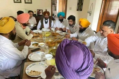As Navjot Sidhu Breaks Bread With Team Ahead of Elevation, Bajwa Assembles Cooks to Spoil Punjab Broth