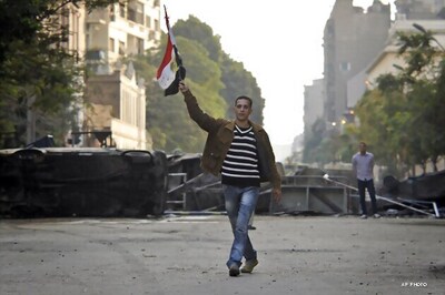 Obama calls Morsi over Egypt deaths