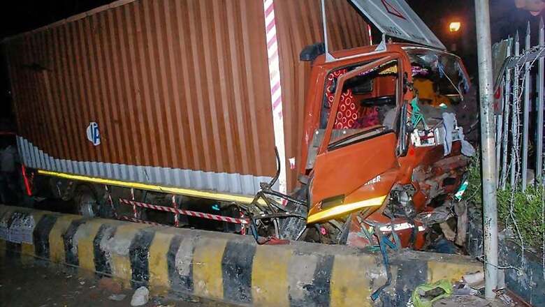 Truck Carrying Animal Carcasses Overturns in Delhi