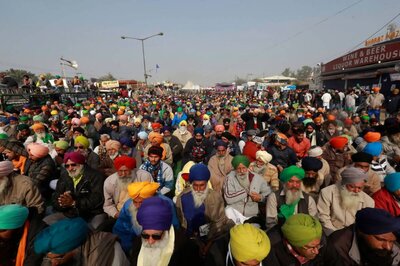Protesting Farmers' Steadfast in Their Demands as Delhi Temperature Plummets to Season's Lowest Yet