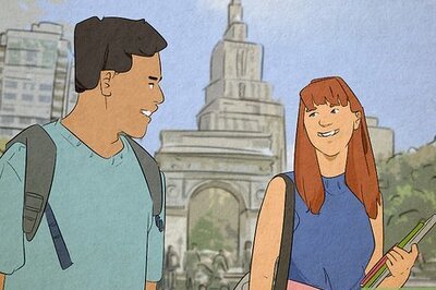 18 Ways to Tell Someone’s Attracted to You Based on Body Language