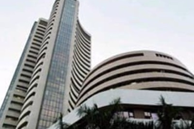 Market sees red; Nifty struggles at 2700
