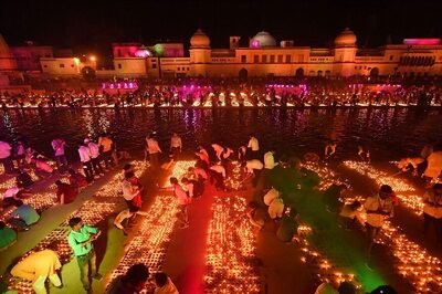 Kartik Purnima: Devotees Take Holy Dip Amid High Security in Ayodhya