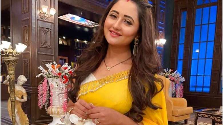 Rashami Desai Begins Shooting for Naagin 4 in Yellow Saree, Video Goes Viral