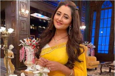 Rashami Desai Begins Shooting for Naagin 4 in Yellow Saree, Video Goes Viral