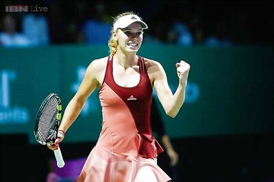 Caroline Wozniacki beats Agnieszka Radwanska at WTA Finals