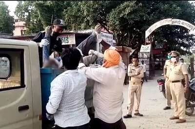 UP Minorities Commission Issues Notice to Balrampur Admin over Removal of Dead Body using Garbage Van