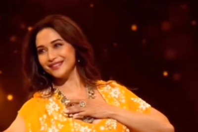 Watch: Madhuri Dixit Dancing To Ghar More Pardesiya Is An Absolute Delight