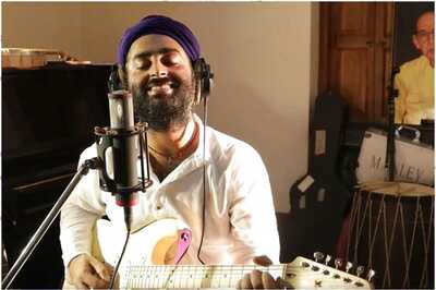 Arijit Singh Raises Funds for Covid-19 Relief Works Through A Live Concert