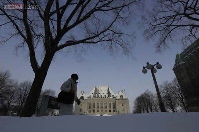 Top court says Canadians have right to die, strikes down ban