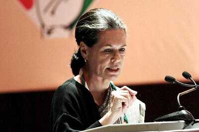 SP, BSP back Sonia on Vadra land deals