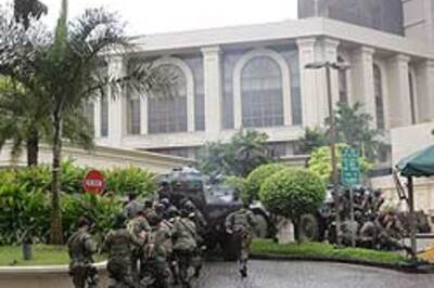 Philippine troops disband dissenters in luxury hotel