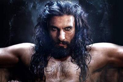 Padmavati: Watch Ranveer Singh Shave Off His Long Hair From the Film